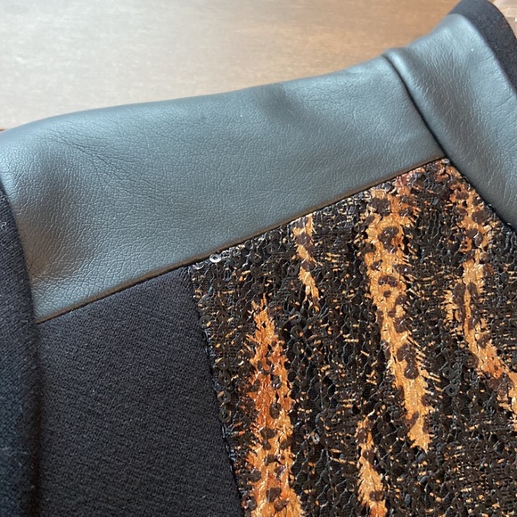 Chico’s Black Semi fitted gold zipper coat with hints of gold & sequins size 12 - Picture 5 of 8